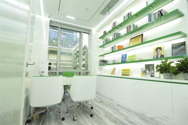上海英博口腔價格表速更新，3999元種牙假的集采2380價格更香