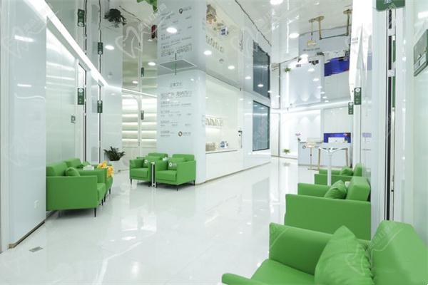 上海英博口腔價格表速更新，3999元種牙假的集采2380價格更香